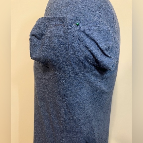 H&M V-Neck Stretch Regular Fit T-Shirt - Picture 4 of 8